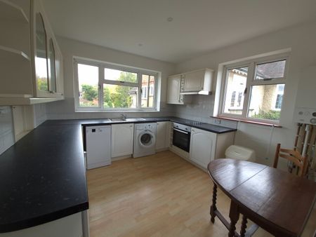 2 Bed Maisonette, Cambridge Court, SW20 - Photo 5