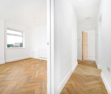 3 bedroom flat to rent - Photo 2