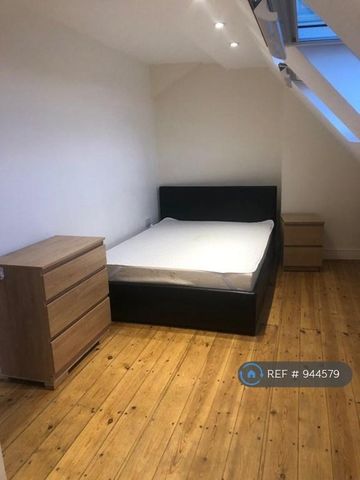 1 bedroom in a house share to rent - Photo 3