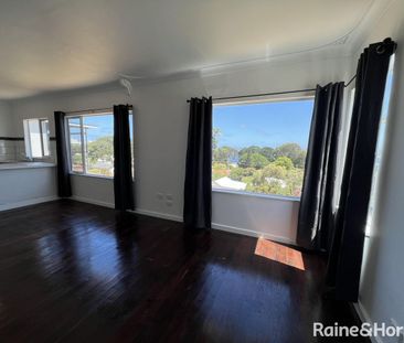 Freshly Renovated Home Within Walking Distance to Town! - Photo 2