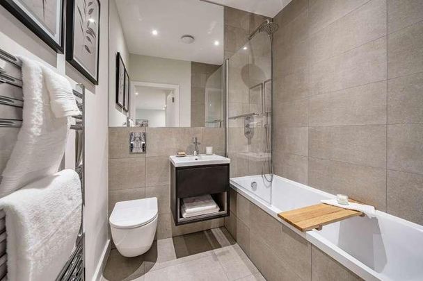 Chertsey, Surrey, KT16 - Photo 1