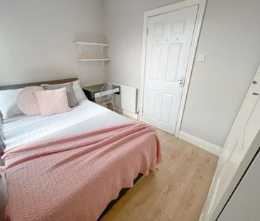 4 bedroom terraced house to rent - Photo 3