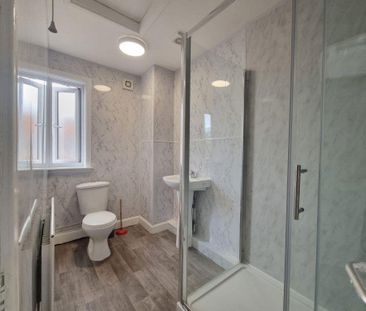 3 bedroom flat to rent - Photo 4