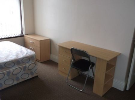 3 Bed - Burdale Place, University, Bd7 - Photo 4