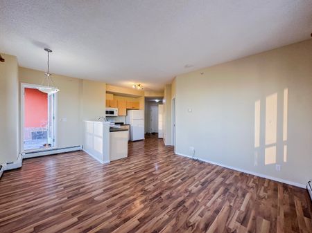 2 Bed / 2 Bath Apartment In Vantage Pointe | Parking | In Suite Laundry | Utilities Included - Photo 5