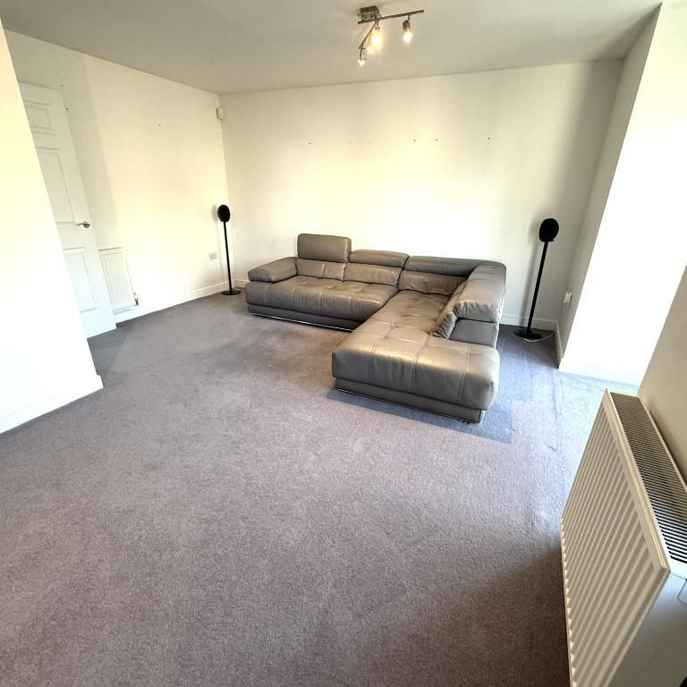 4 bedroom terraced house to rent - Photo 1