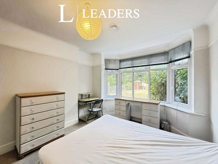 6 bedroom house to rent Namu Road, Bournemouth, BH9 - Photo 2