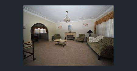 SPACIOUS HOUSE NEAR STATION & SCHOOLS - Photo 2