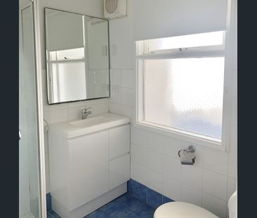 Neat and Tidy 2 Bedder With Water Views! - Photo 2