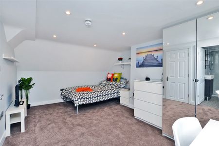 Oriental Road, Woking, Surrey, GU22 7AL - Photo 3