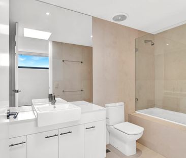 Luxury Townhouse in the heart of Armadale - Photo 5