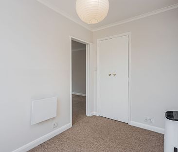 Longbridge Road, Horley, RH6 - Photo 5