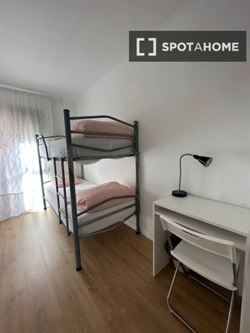 barcelona, Catalonia 08917 - Photo 3