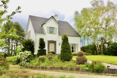 Charmante villa met 3 slpks, ondergrondse garage & tuin voor 1.025 EUR/mnd - Photo 2