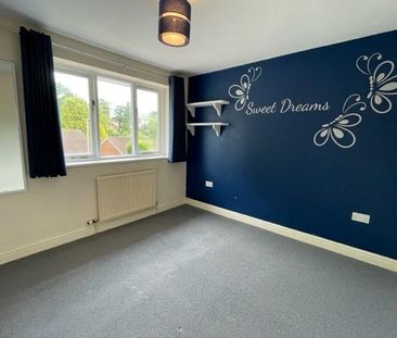 2 bedroom end of terrace house to rent - Photo 2