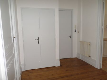 Location Appartement 3 pièces 107m² BORDEAUX 33000 - Photo 4