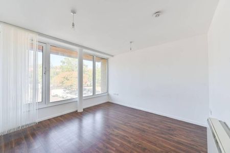 3 bedroom flat to rent - Photo 2