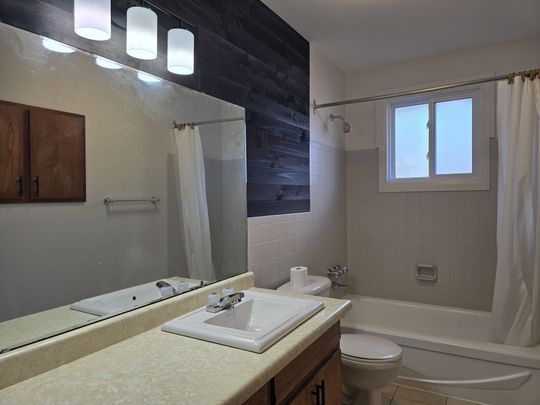 For Lease - 27 Hamber Court, London East, Ontario - Photo 1