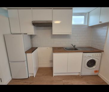 1 Bed Flat, Hay Lane, NW9 - Photo 2