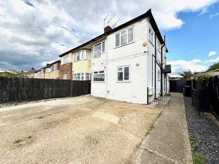 Calne Avenue, Ilford, IG5, Property for rent - Photo 3