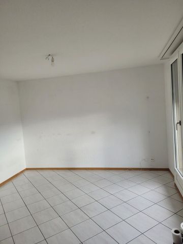 Studio being refurbished just a stone’s throw from the lake with balcony - Foto 3