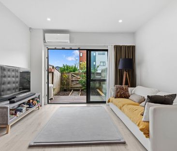 Bright & Modern 3-Bedroom Home - Photo 1