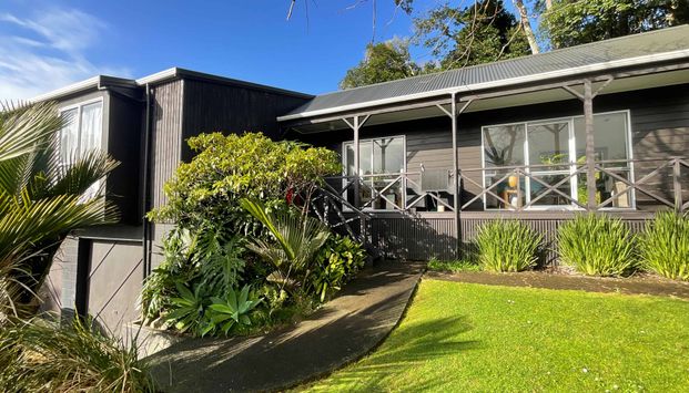TIDY AND INVITING THREE BEDROOM HOME - Photo 1
