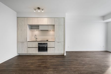 For Lease - 2 David Eyer Road Unit# 1033, Richmond Hill, Ontario - Photo 4