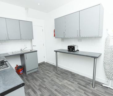 5 bedroom House To Let Total Size: 1174 SQ FT - Photo 2