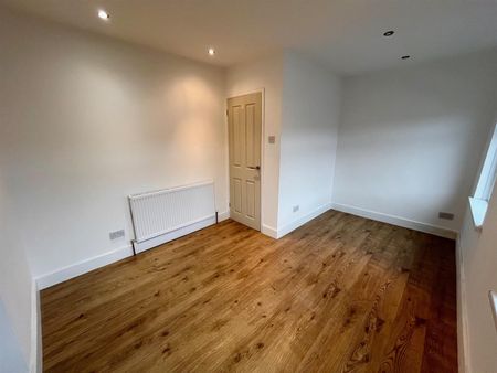 9 Sandbrook Park, - Photo 4