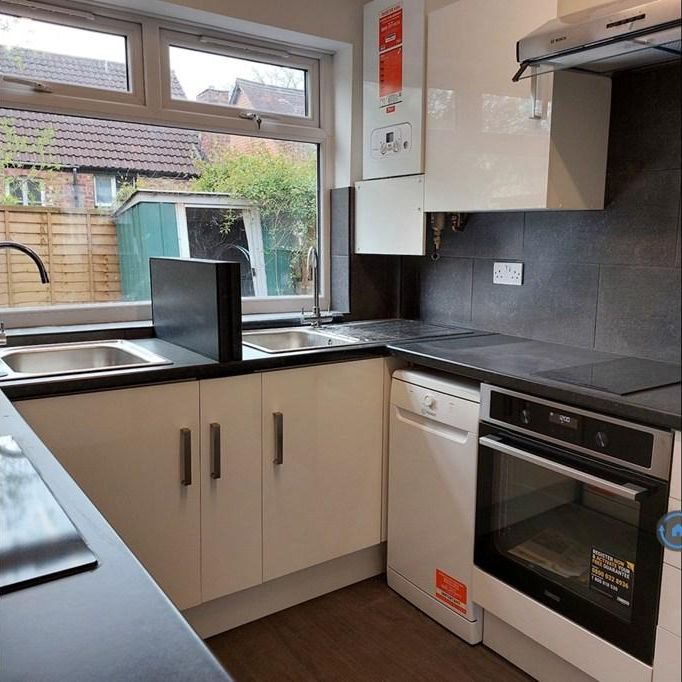 3 bedroom semi-detached house to rent - Photo 1