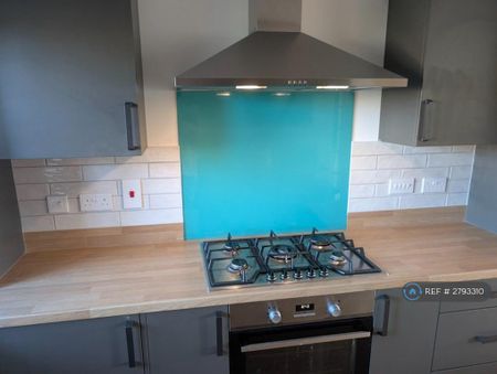 4 bedroom terraced house to rent - Photo 4