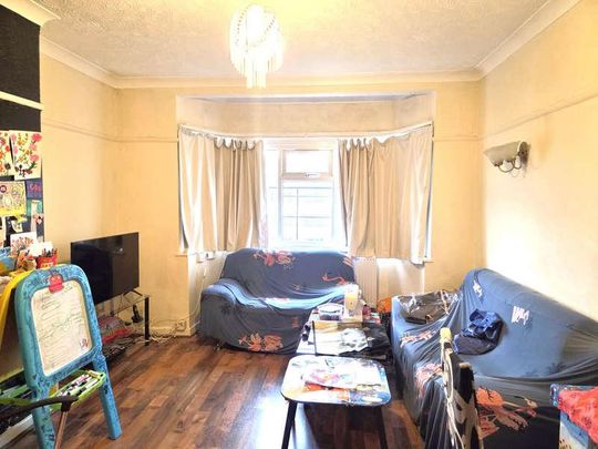 Alexandra Avenue, HA2 - Photo 1