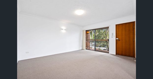 Spacious two-bedroom apartment in Broadbeach - Photo 1