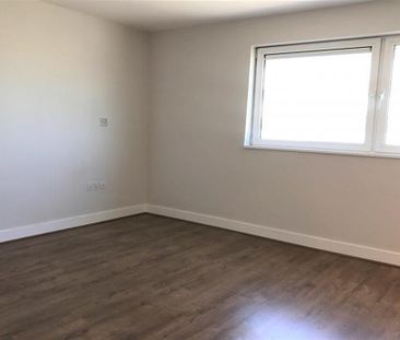 3 bedroom apartment to rent - Photo 2