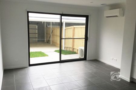 COMFORTABLE LIVING IN A PRIME WALKABLE LOCATION - Photo 4