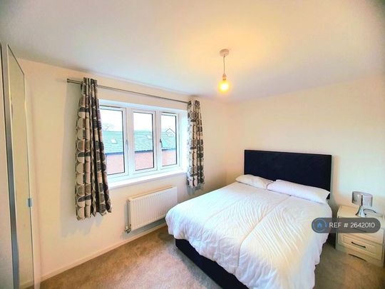 1 bedroom in a house share to rent - Photo 1