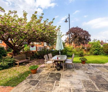 A delightful wing of a converted former Vicarage in an elevated and... - Photo 5