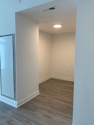 For Lease - 1005 Dundas Street, Oakville, Ontario - Photo 1