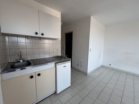 Location Appartement 1 pièce 27m² SETE 34200 - Photo 2