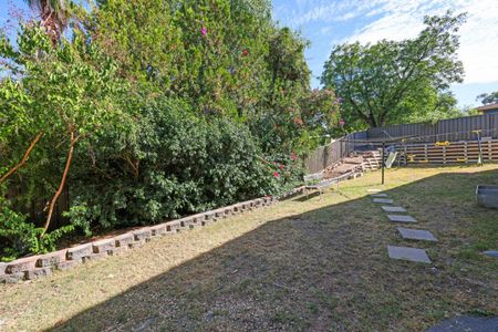 Spacious Family Home in Quiet Oxley Vale Cul-de-Sac - Photo 5