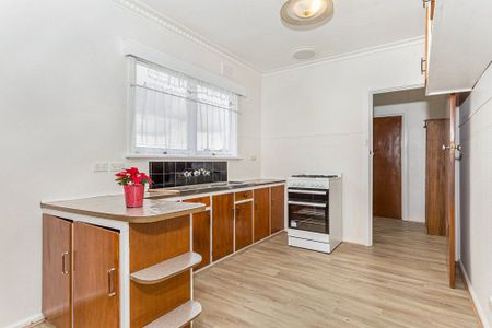 Instant Charmer - Photo 3