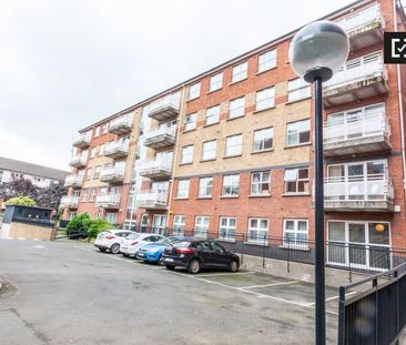 Bed in a twin room in a 2-bedroom flat in Silicon Docks - Photo 4