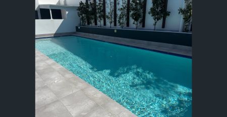 1Bedroom1Bathroom Modern and Stylish Rental Property in Greenslopes, Australia: Your Perfect Contemporary Living Space - Photo 3