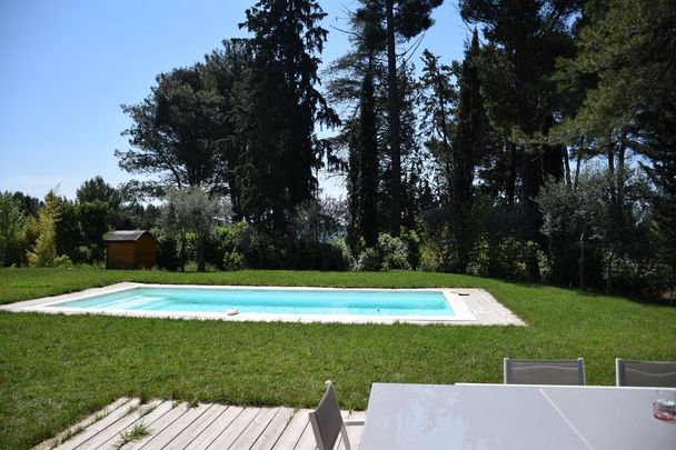 AIX LUYNES VILLA MEUBLEE PISCINE ECOLE INTERNATIONALE 1er septembre - Photo 1