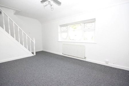 3 bedroom terraced house to rent - Photo 2