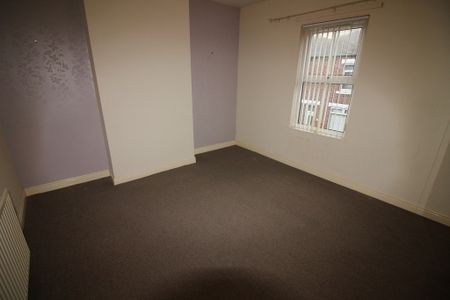 3 Bedroom Mid Terraced House - Photo 5