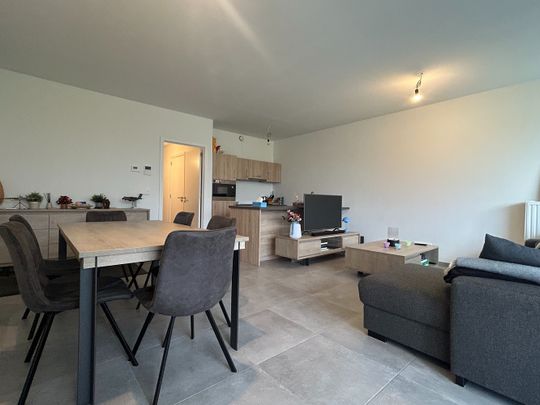 Prachtig gelijkvloers appartement met terras en autostaanplaats - Photo 1