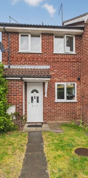 2 bedroom House in Tarragon Close, Hampshire - Photo 1