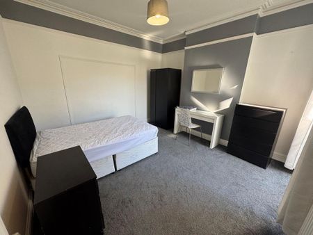 1 bedroom in a house share to rent - Photo 4